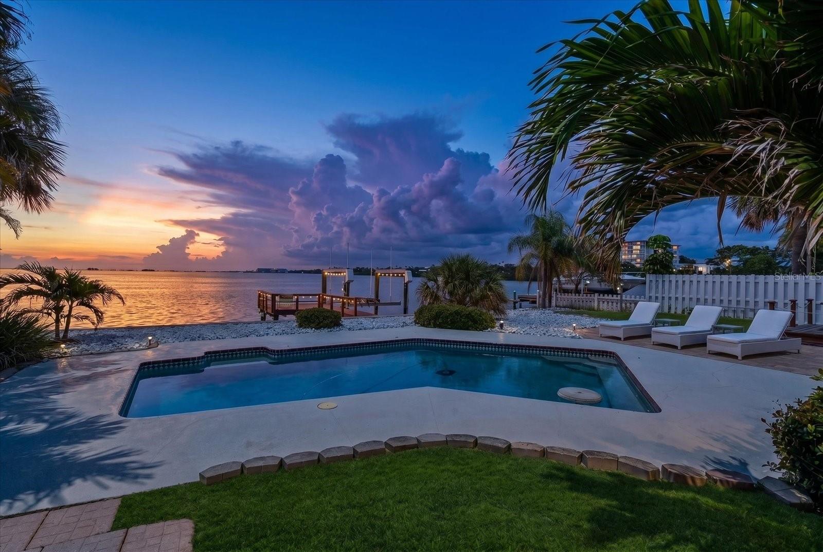 VENETIAN POINT - Residential