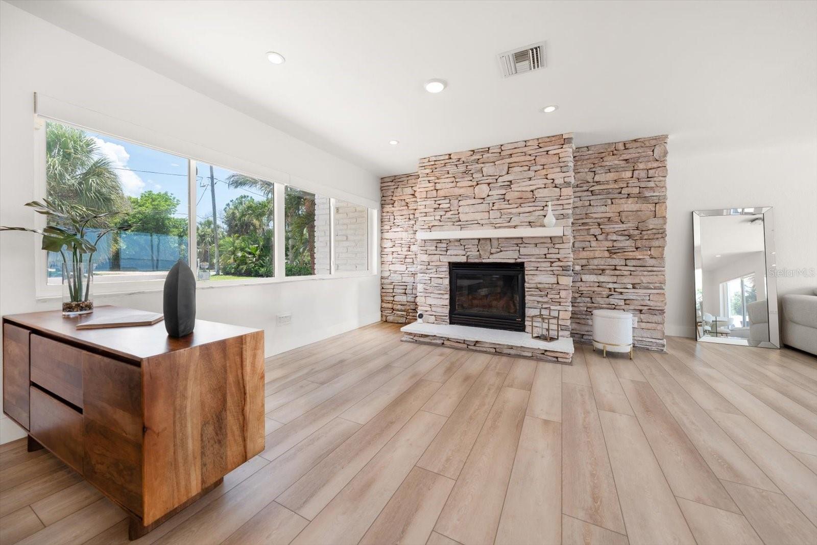 VENETIAN POINT - Residential