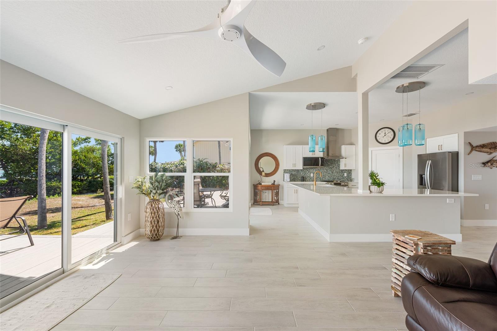 PELICAN SHORES - Residential