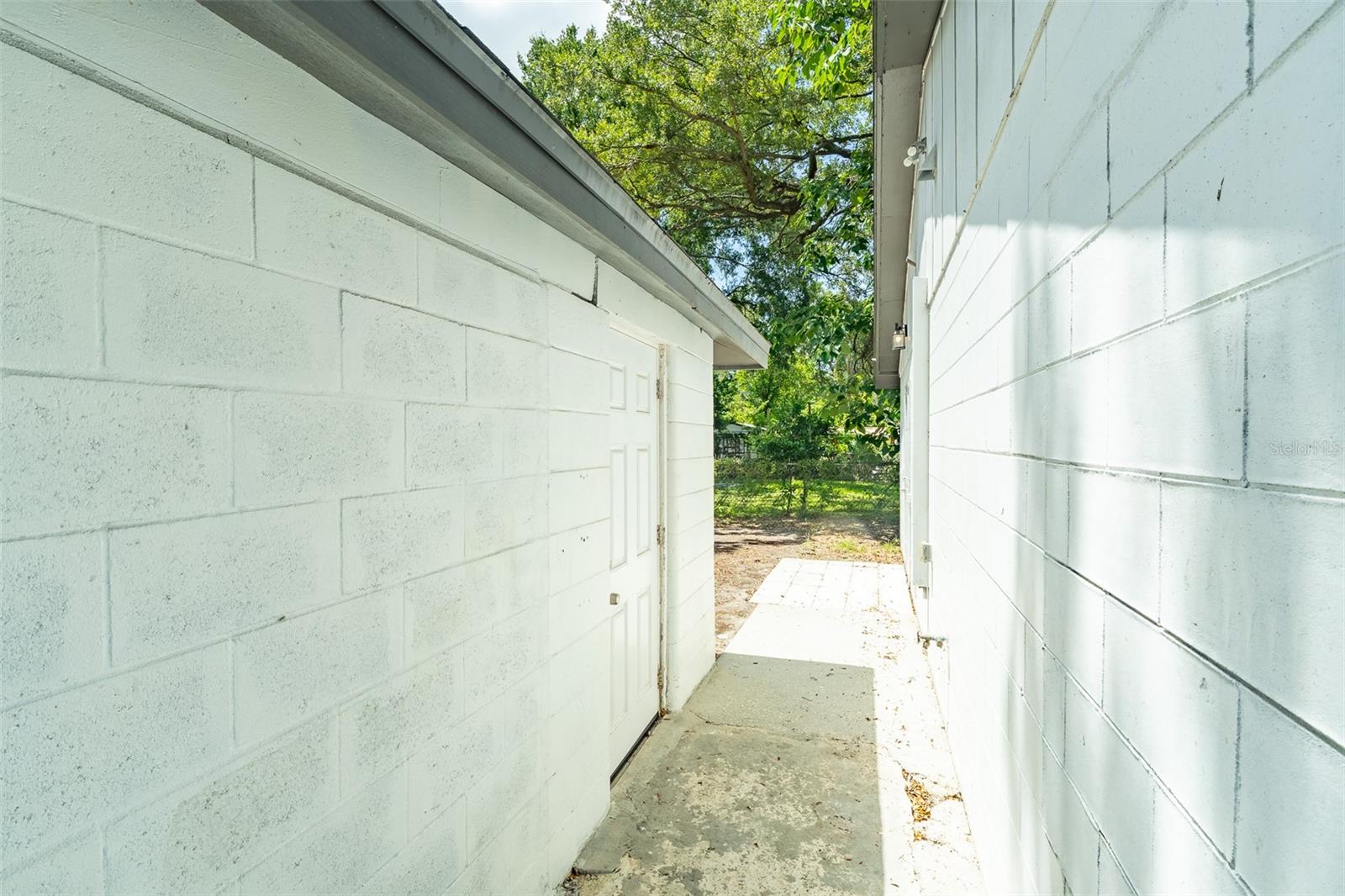 HENDRY & KNIGHTS ADD TO - Residential