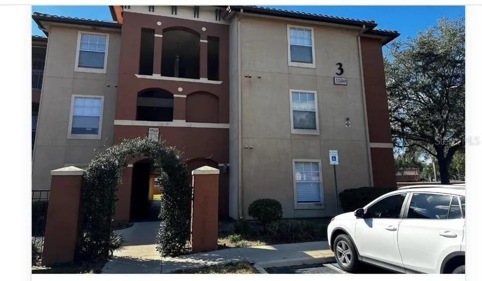 PALMS CLUB CONDO - Residential Lease