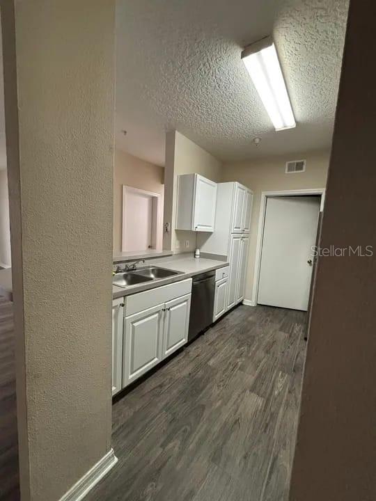 PALMS CLUB CONDO - Residential Lease