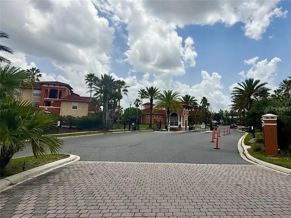 PALMS CLUB CONDO - Residential Lease