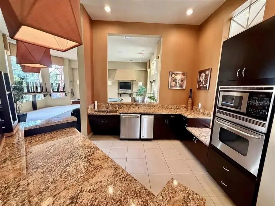PALMS CLUB CONDO - Residential Lease
