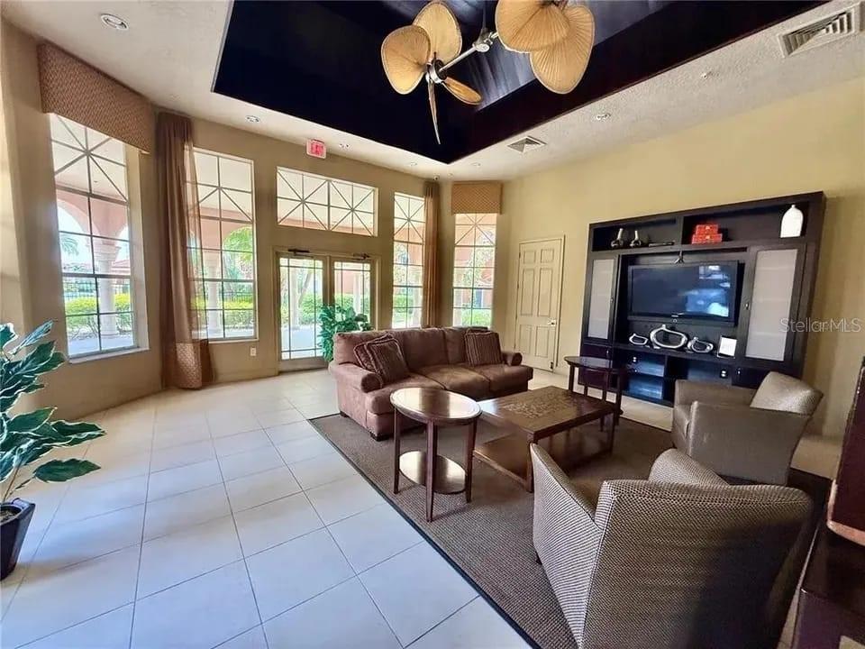 PALMS CLUB CONDO - Residential Lease