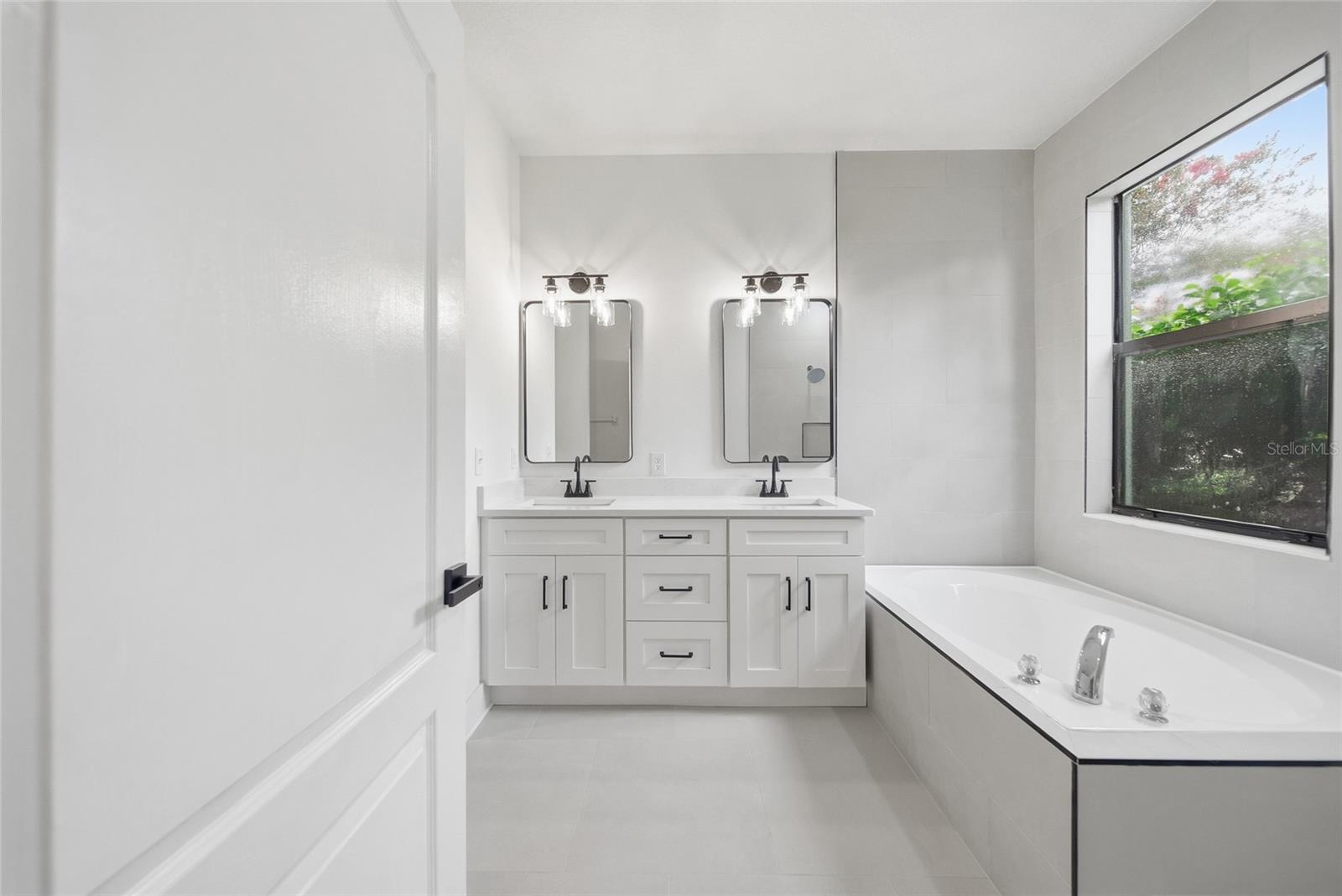 ABBEY TRACE - Residential