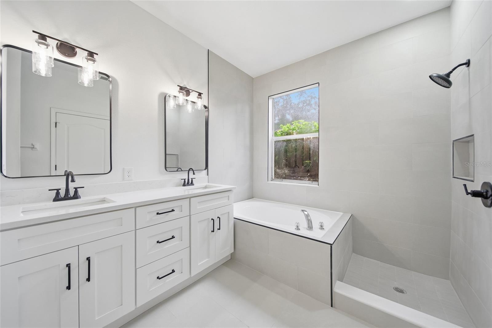 ABBEY TRACE - Residential