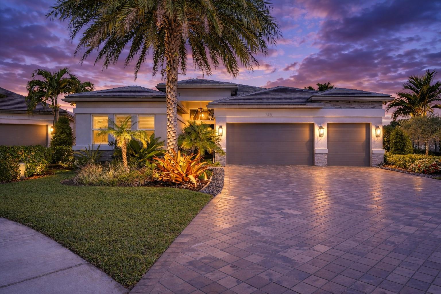 VALENCIA TRAILS - Residential