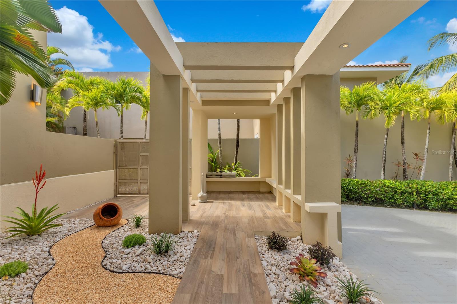 DORADO BEACH EAST - Residential