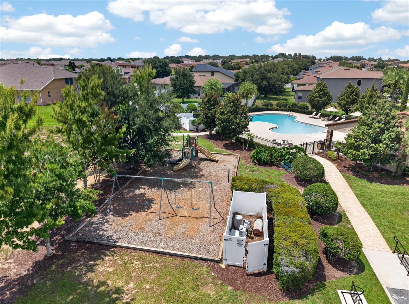 HUNTERS RUN - Residential