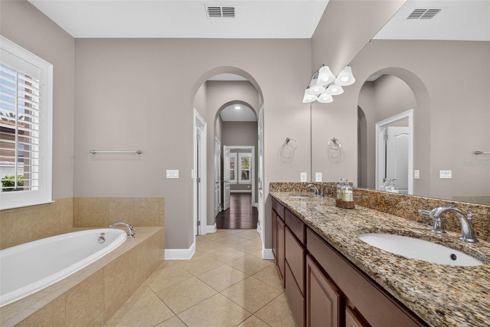 HUNTERS RUN - Residential