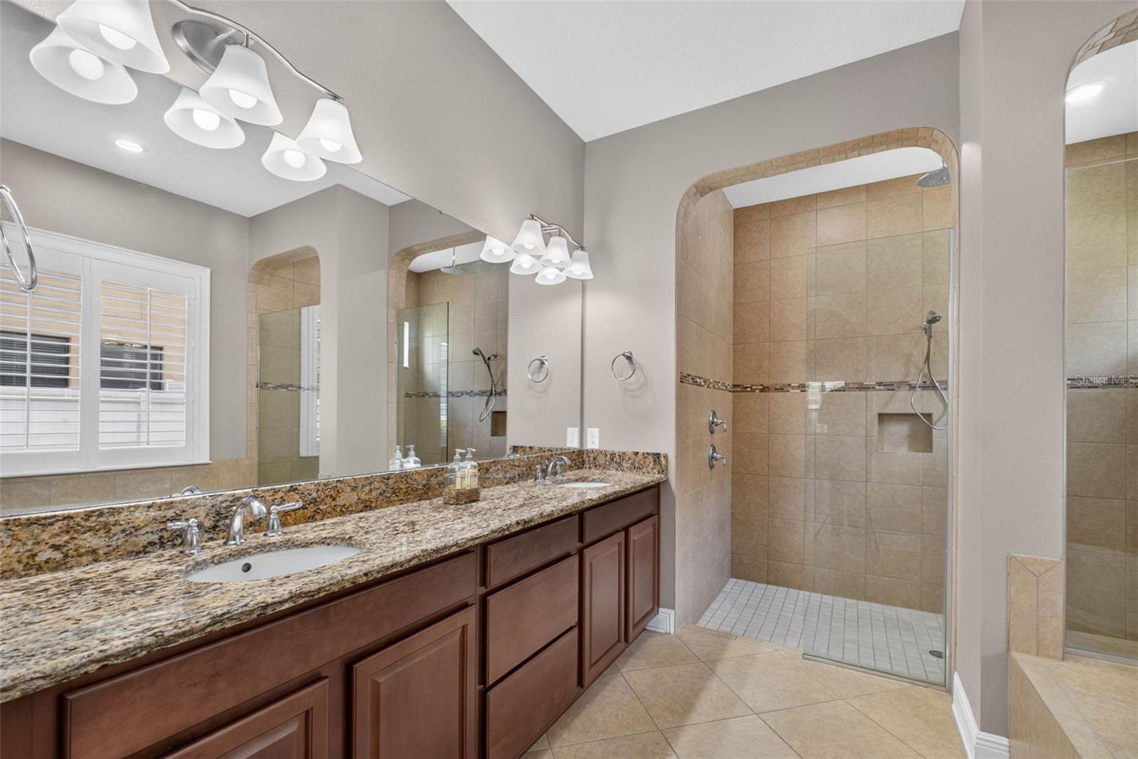HUNTERS RUN - Residential