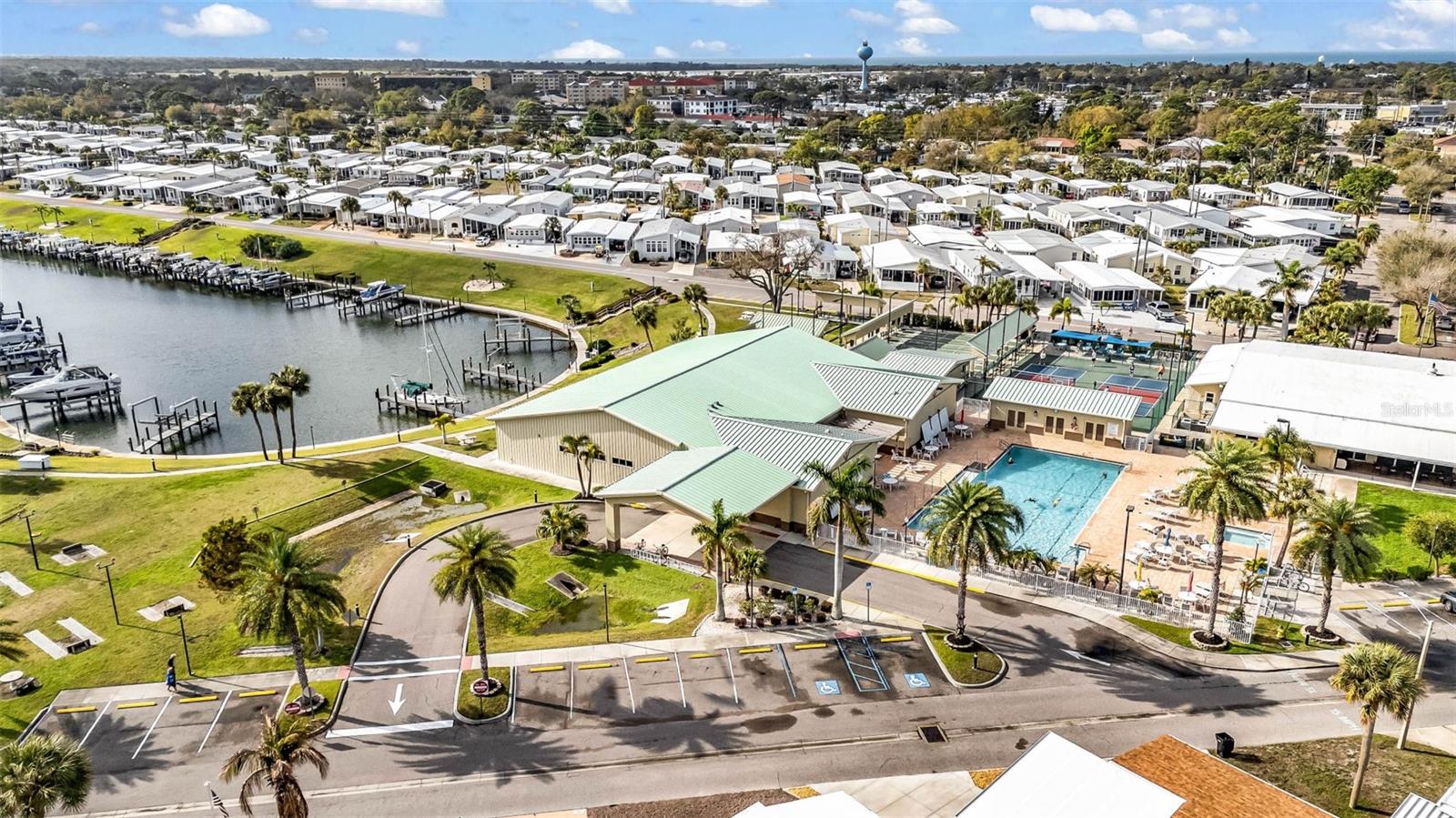 COUNTRY CLUB ESTATES - Residential