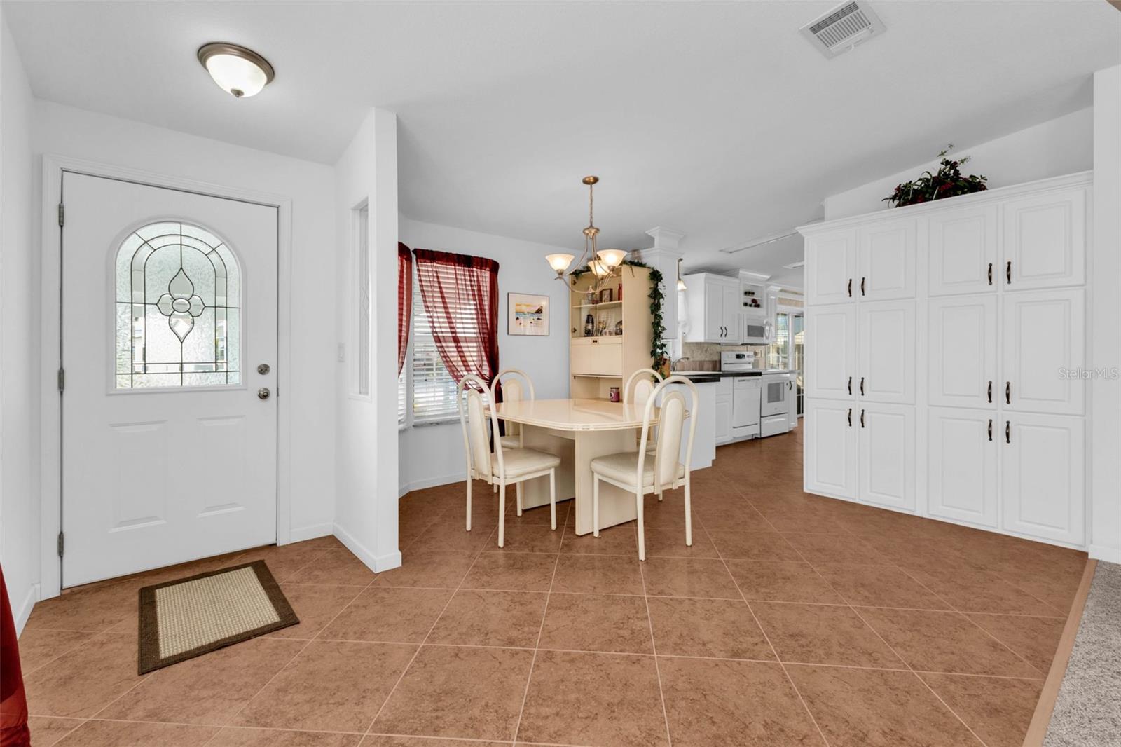 COUNTRY CLUB ESTATES - Residential