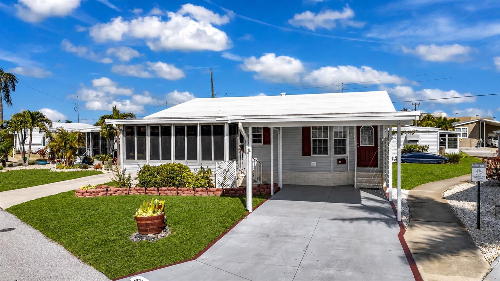 COUNTRY CLUB ESTATES - Residential