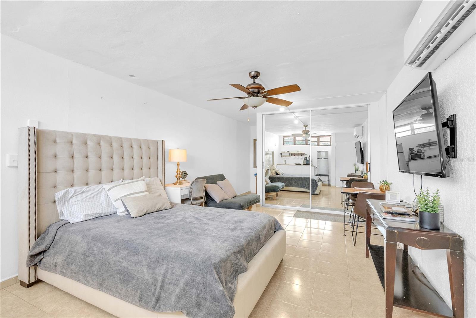 URB VILLA VENECIA - Residential