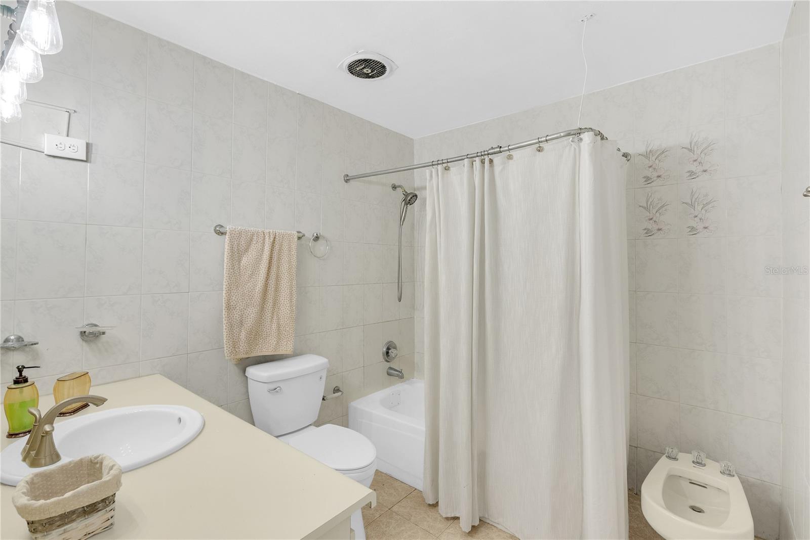 URB VILLA VENECIA - Residential