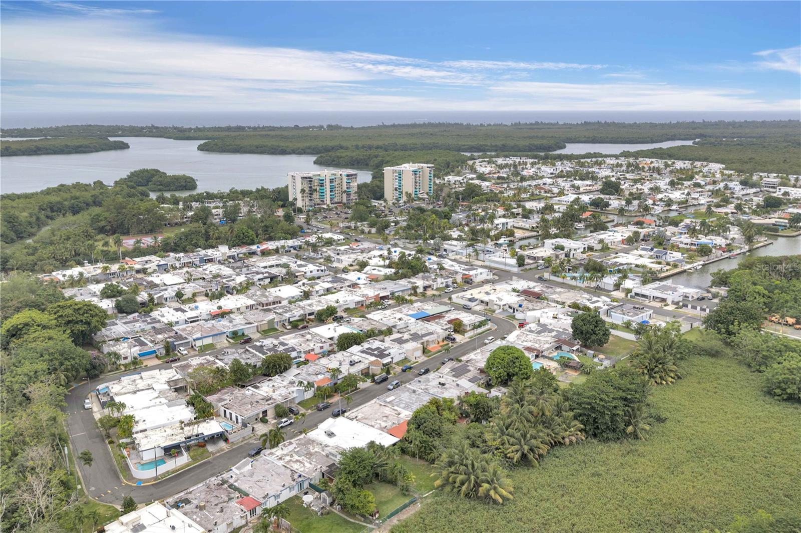 URB VILLA VENECIA - Residential