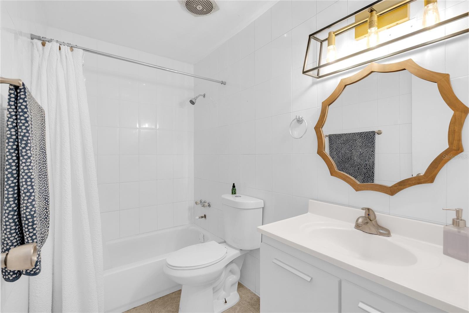 URB VILLA VENECIA - Residential