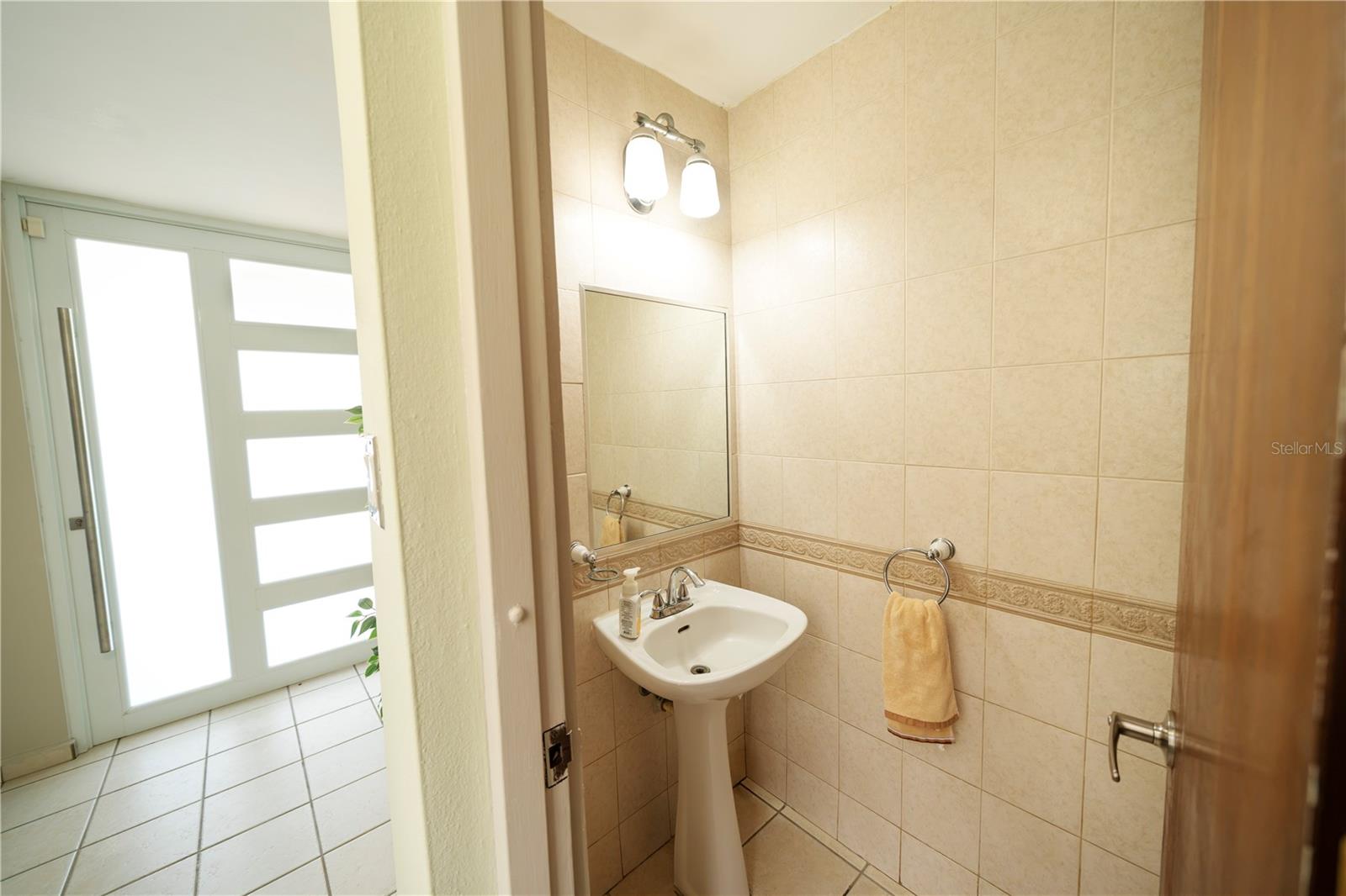 URB. LOS FAROLES - Residential