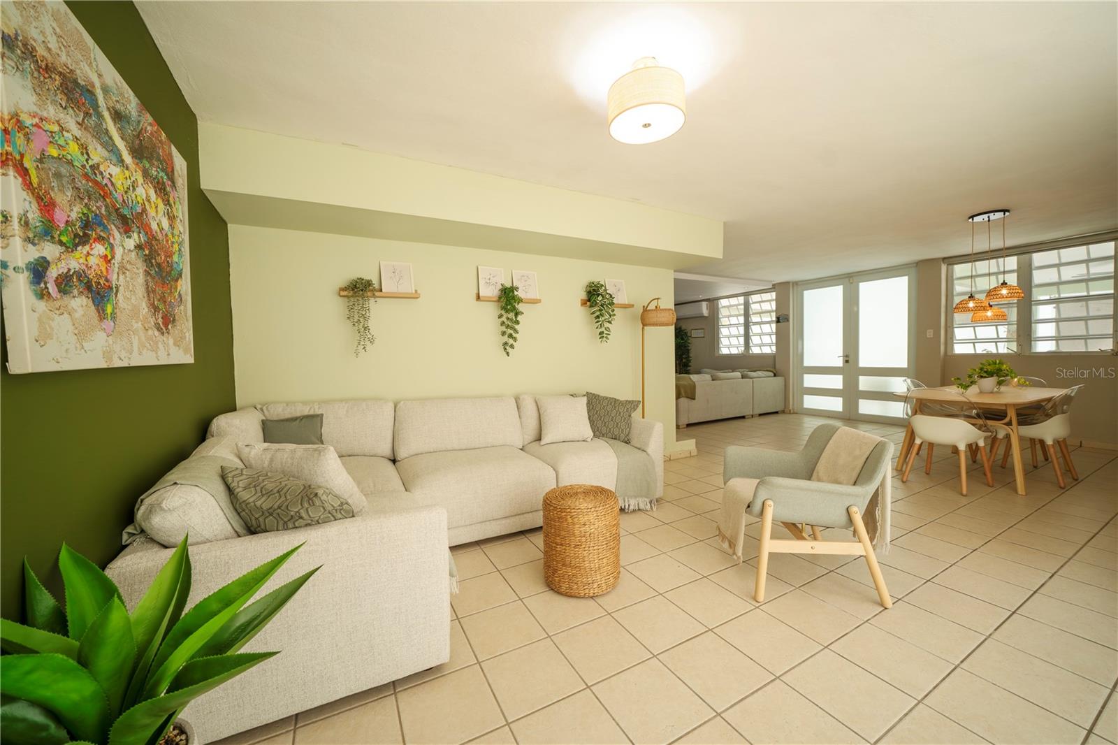 URB. LOS FAROLES - Residential