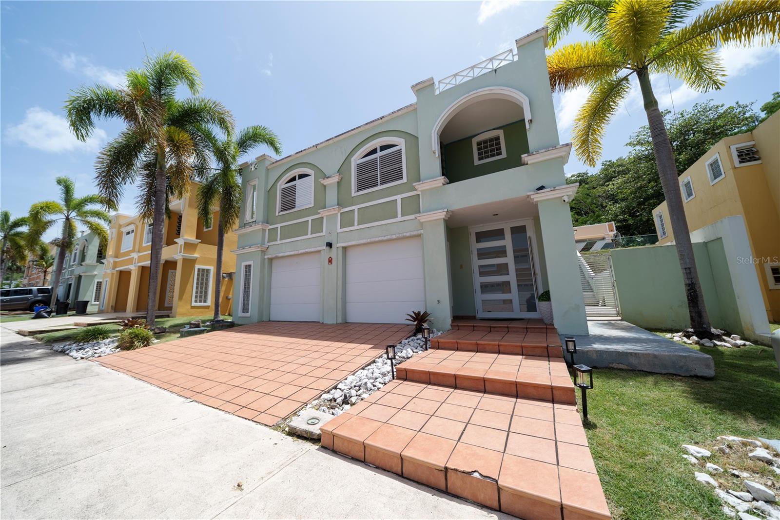 URB. LOS FAROLES - Residential