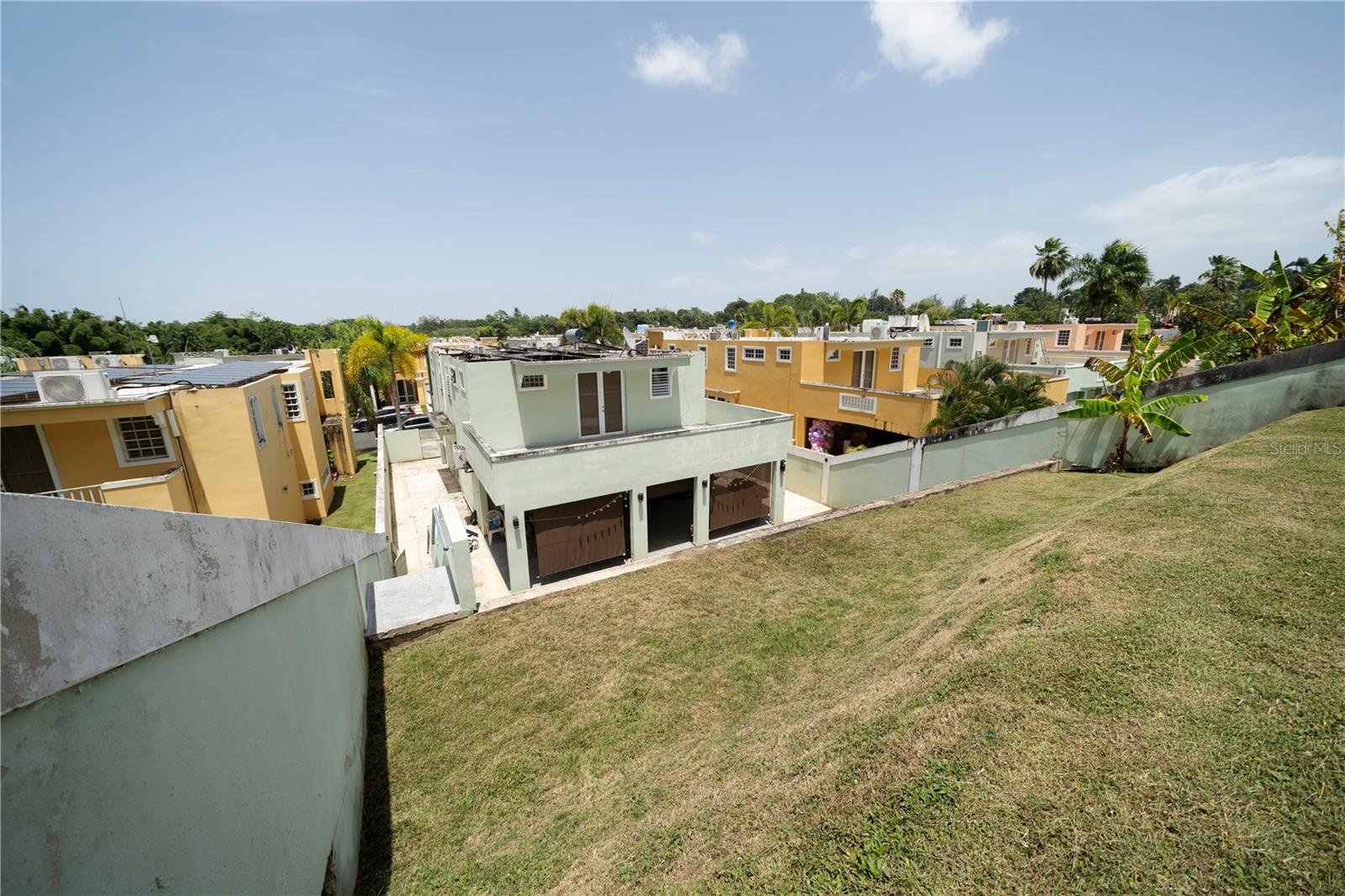 URB. LOS FAROLES - Residential