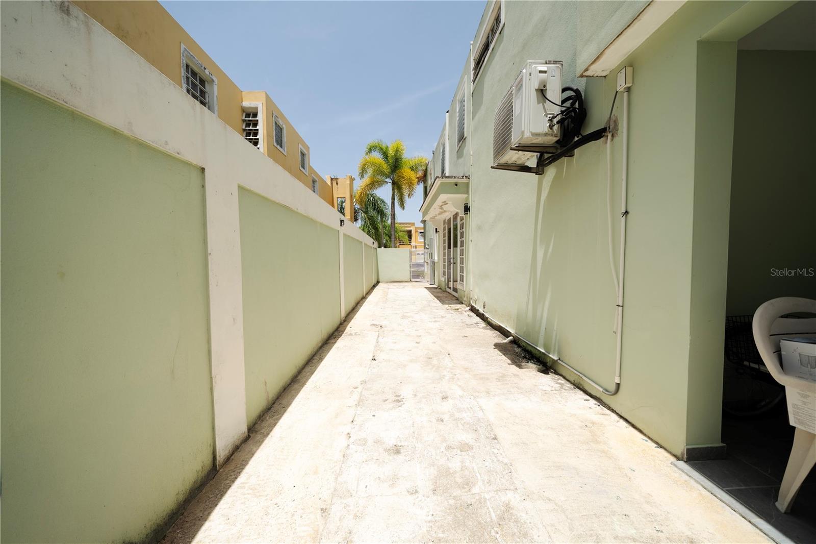 URB. LOS FAROLES - Residential