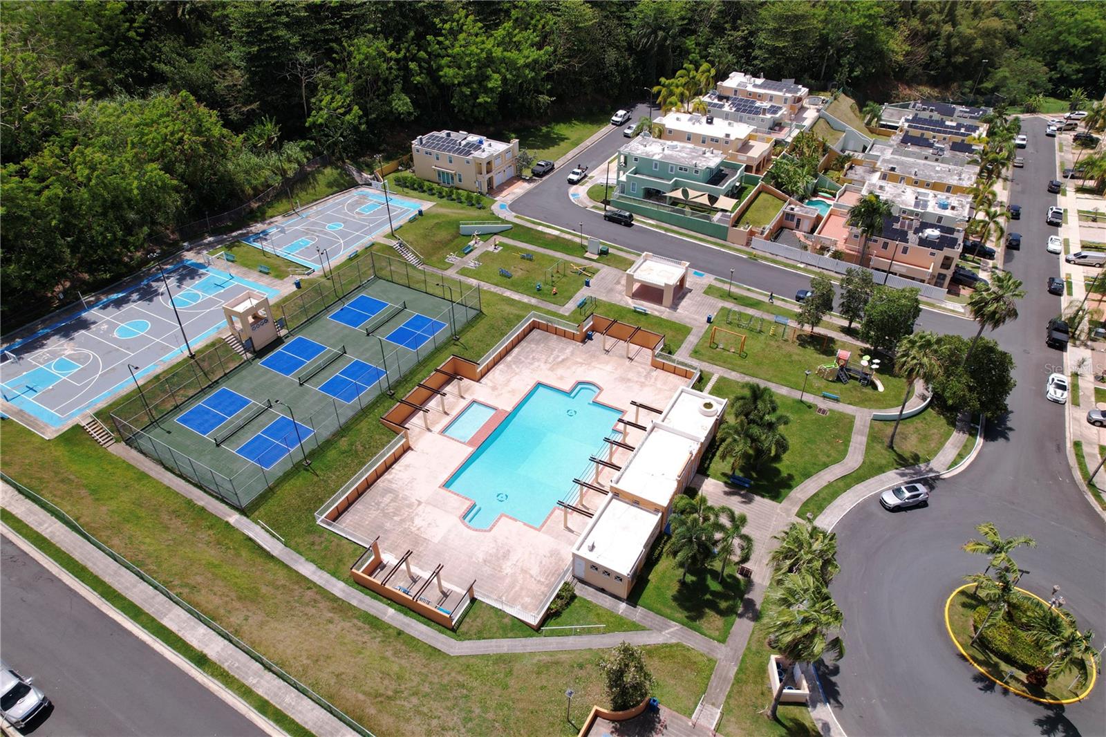 URB. LOS FAROLES - Residential