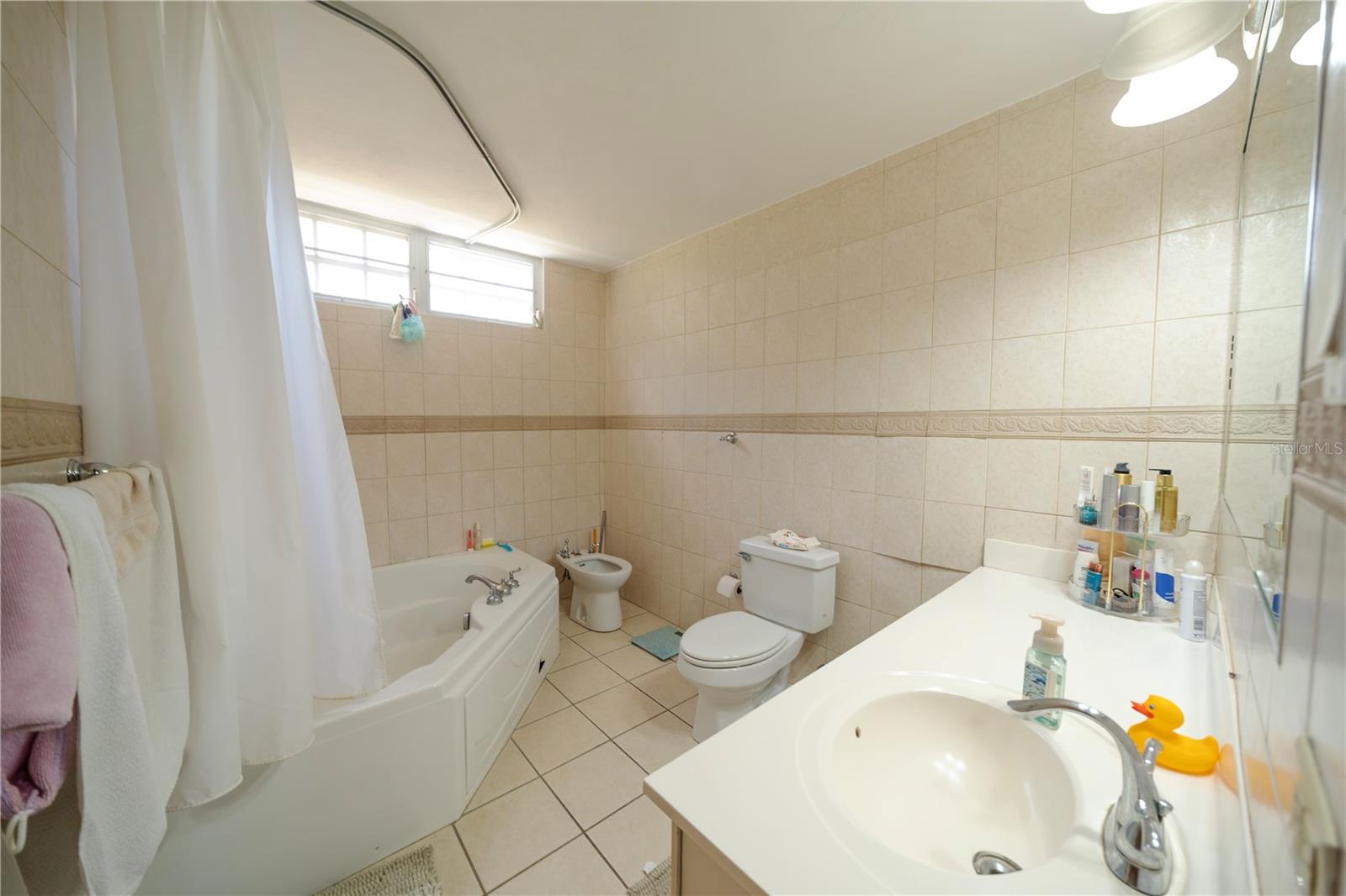 URB. LOS FAROLES - Residential
