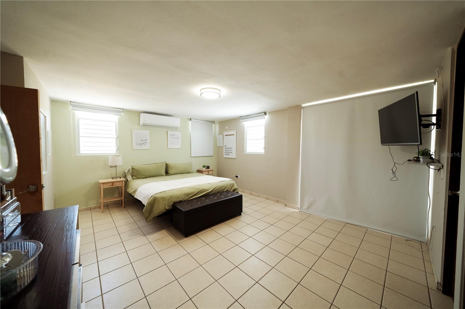 URB. LOS FAROLES - Residential