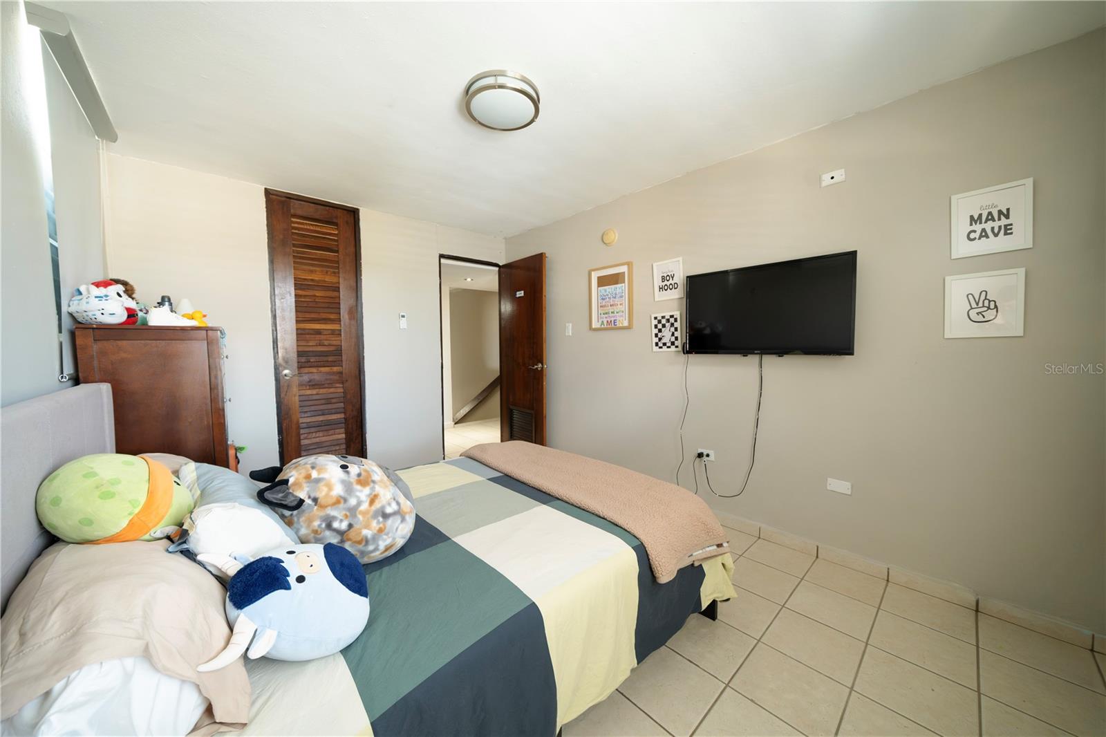 URB. LOS FAROLES - Residential