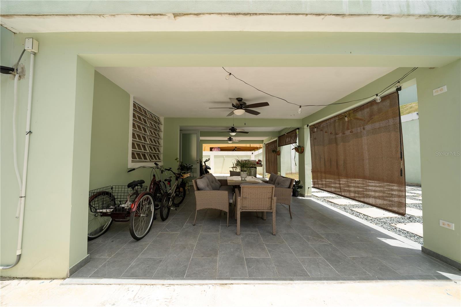 URB. LOS FAROLES - Residential