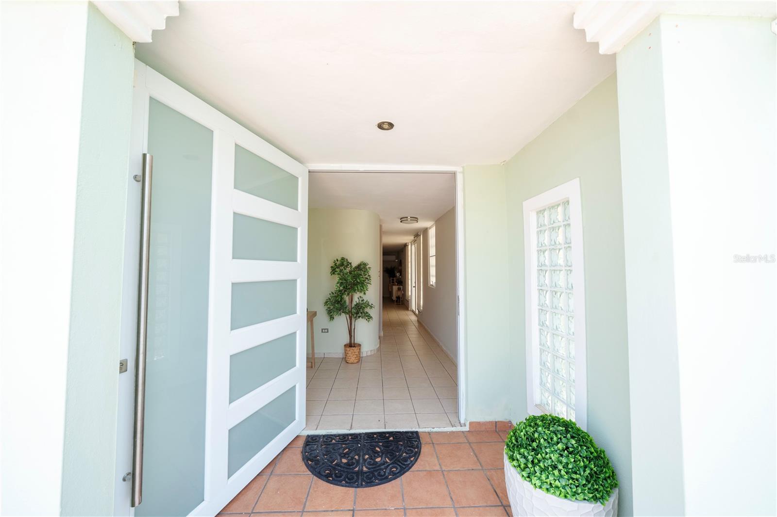 URB. LOS FAROLES - Residential