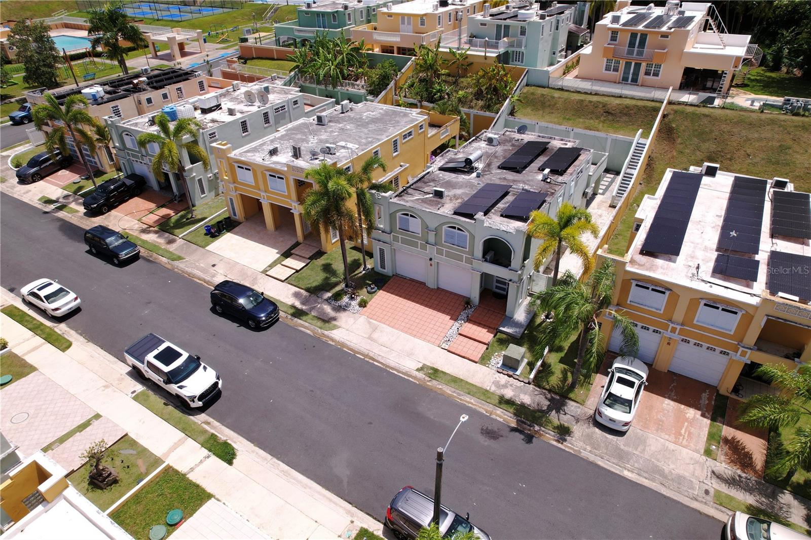 URB. LOS FAROLES - Residential