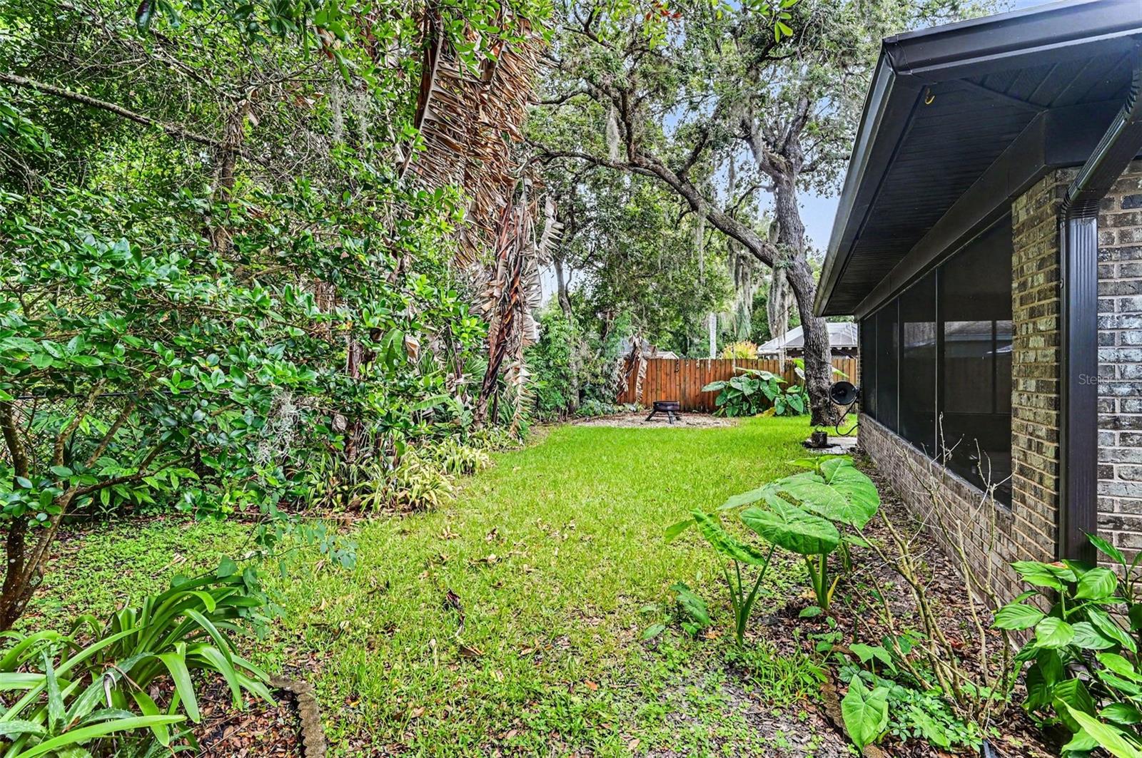 SUMMER TREES - Residential