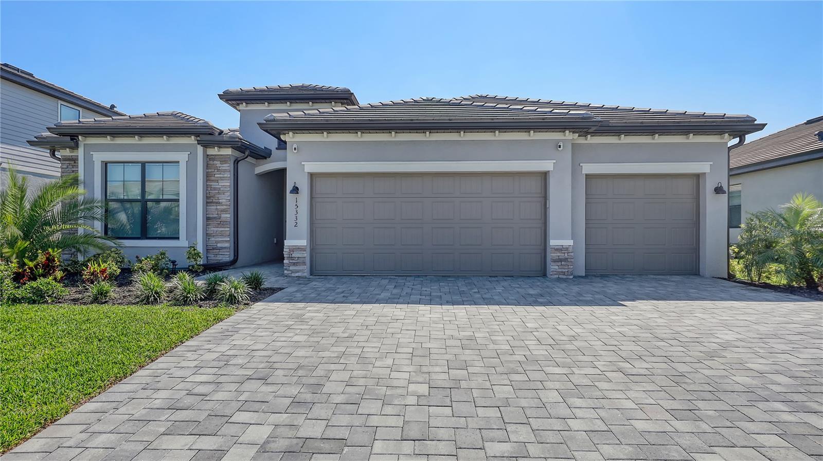 LORRAINE LAKES - Residential