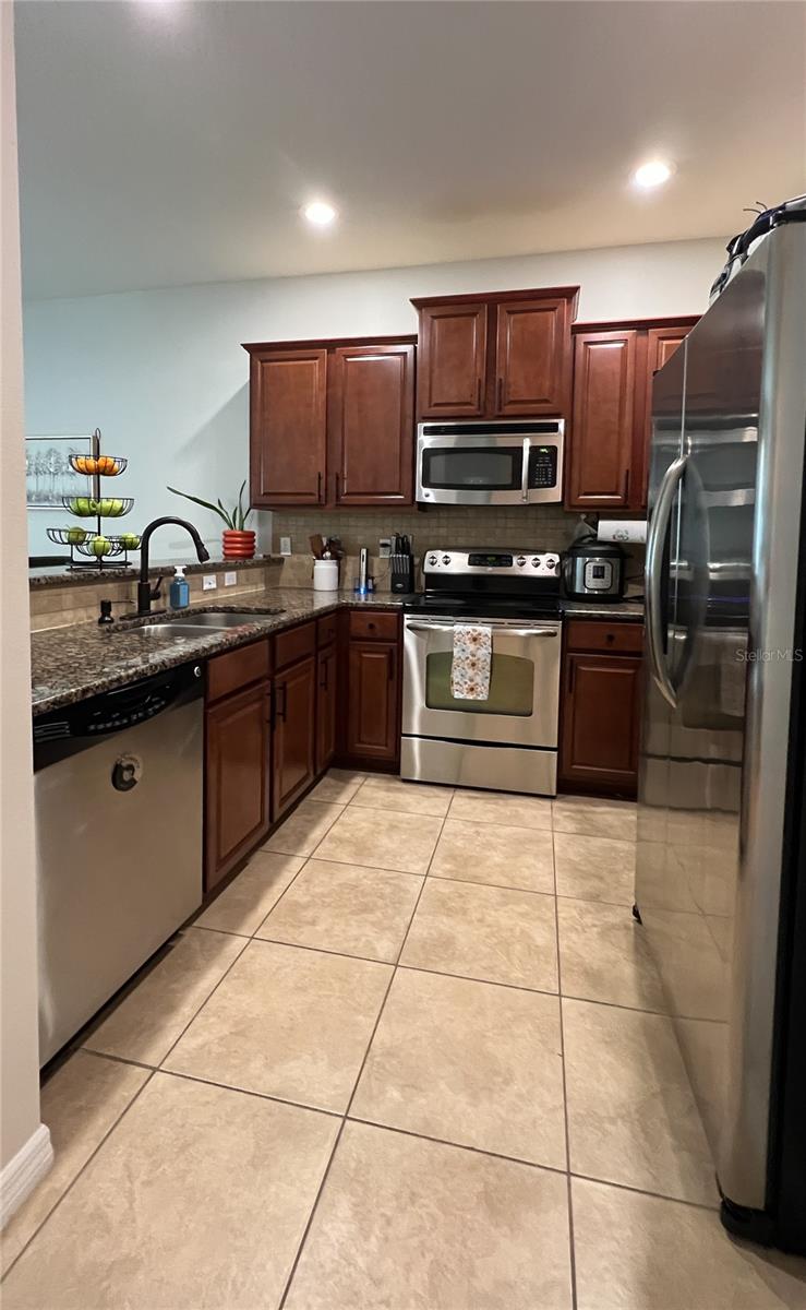 WHISPERING OAKS TWNHMS - Residential