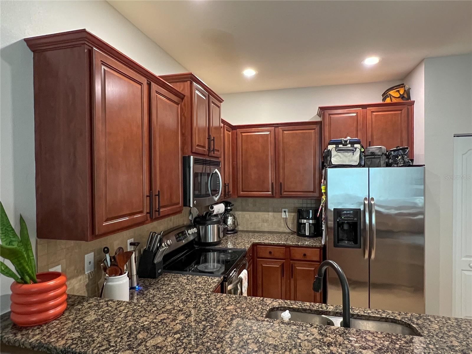 WHISPERING OAKS TWNHMS - Residential