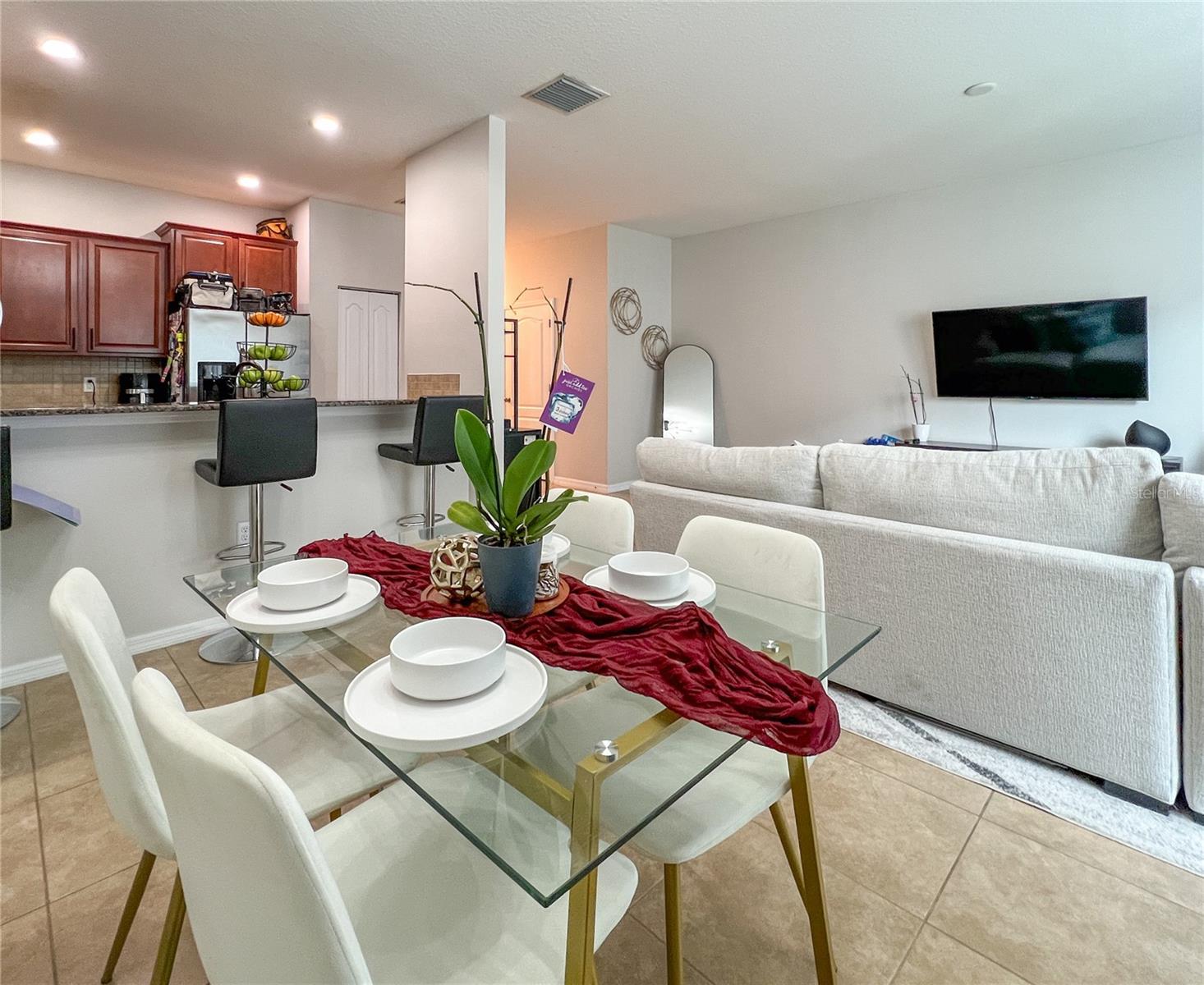 WHISPERING OAKS TWNHMS - Residential