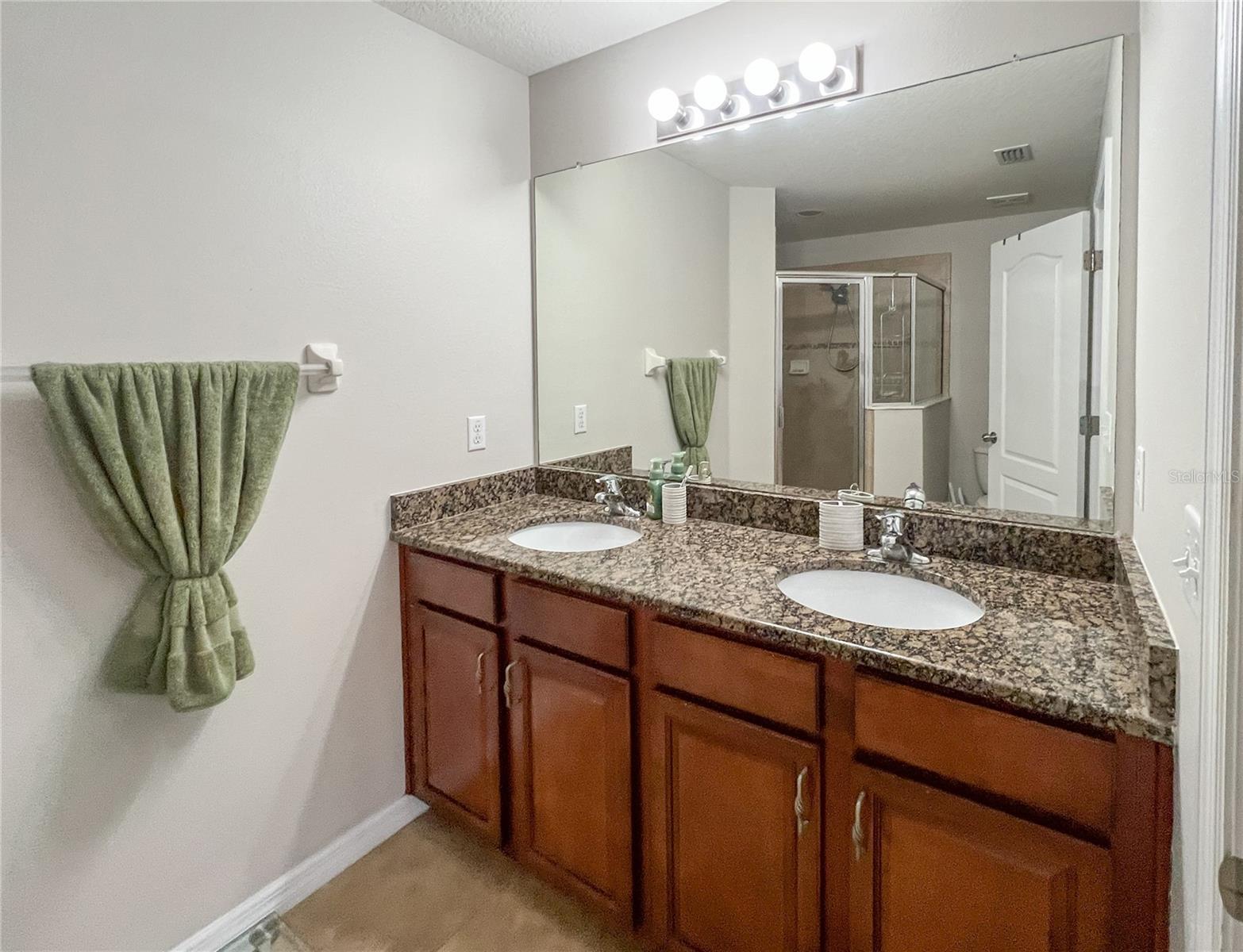 WHISPERING OAKS TWNHMS - Residential
