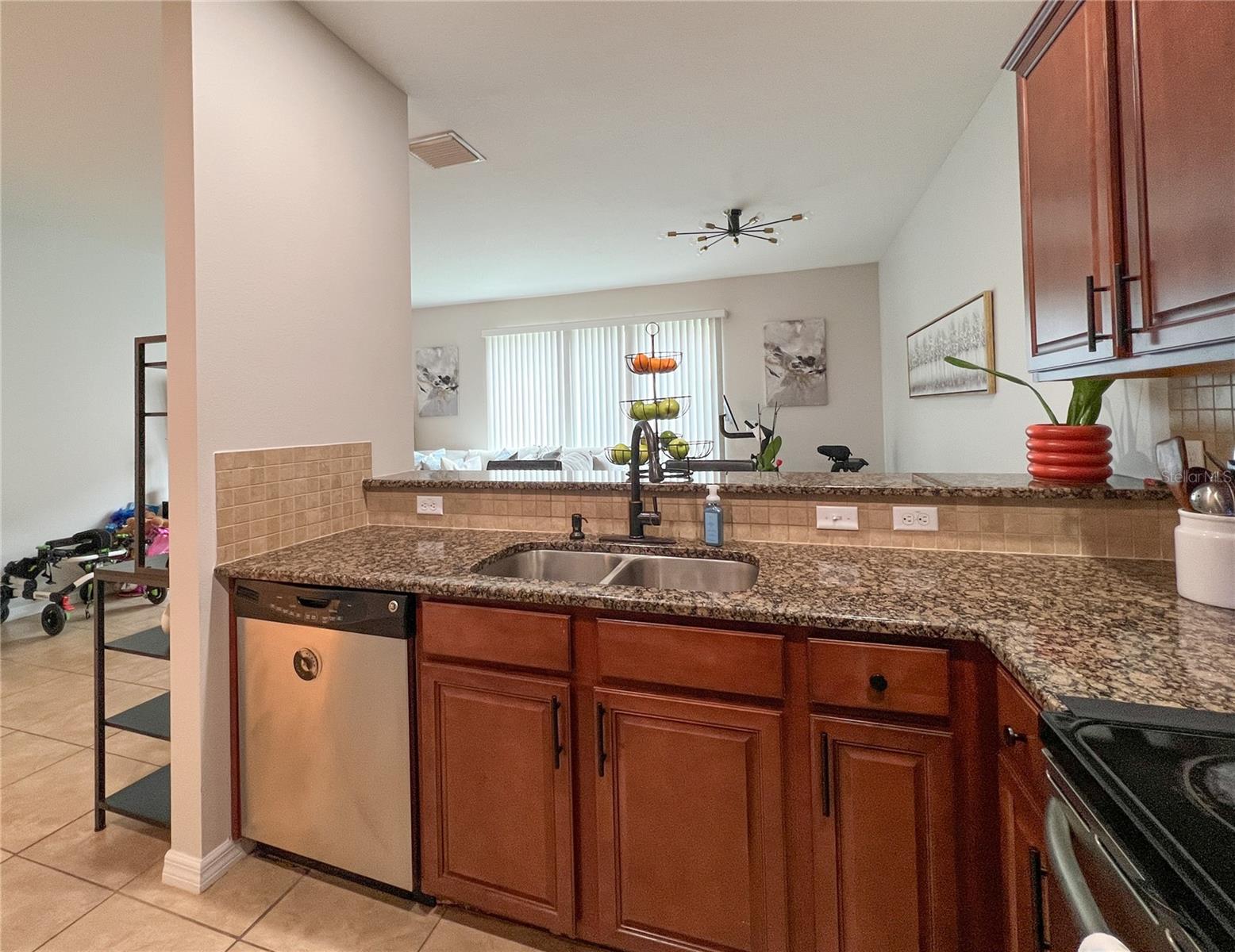 WHISPERING OAKS TWNHMS - Residential