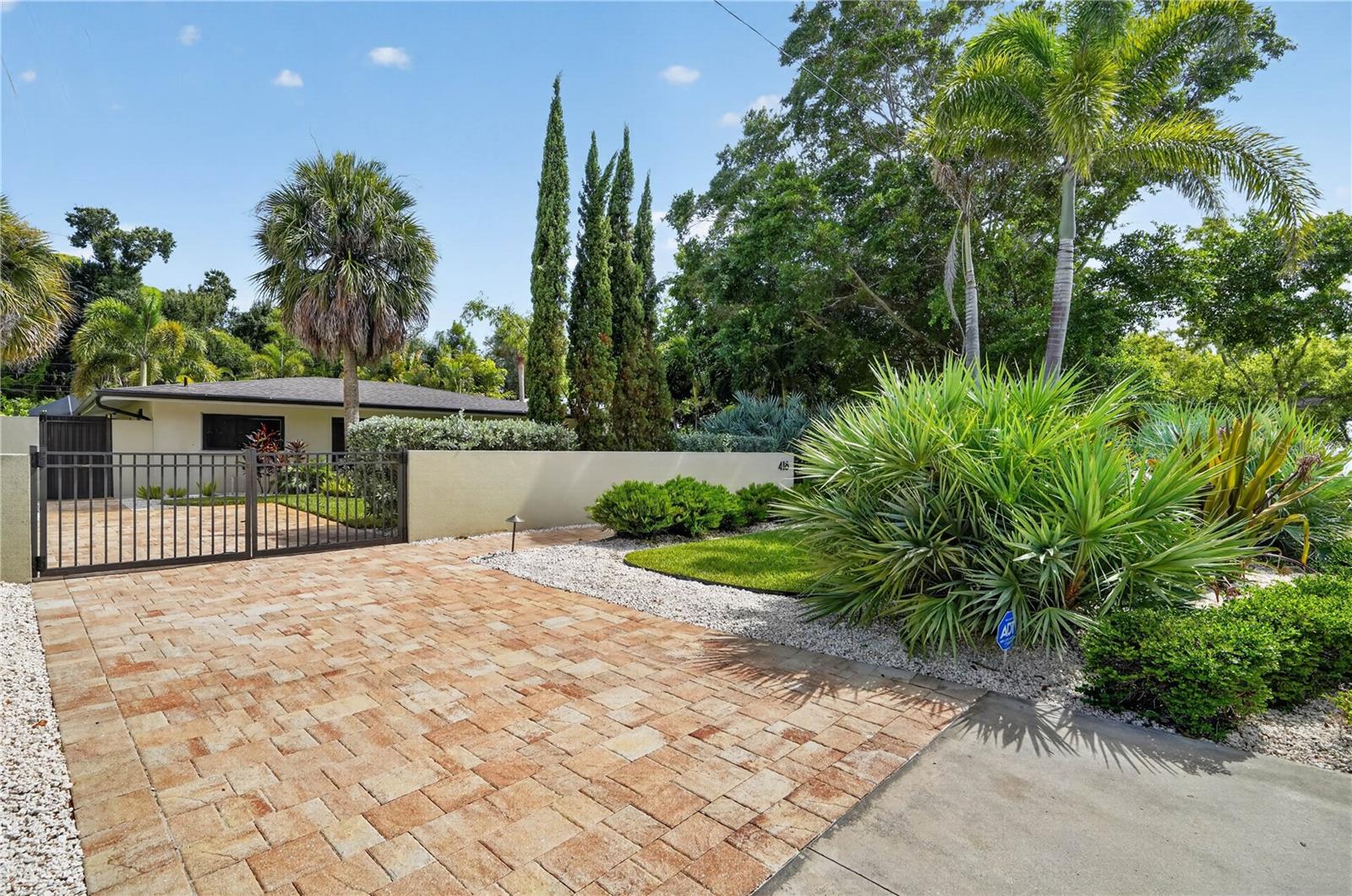 SAPPHIRE SHORES - Residential