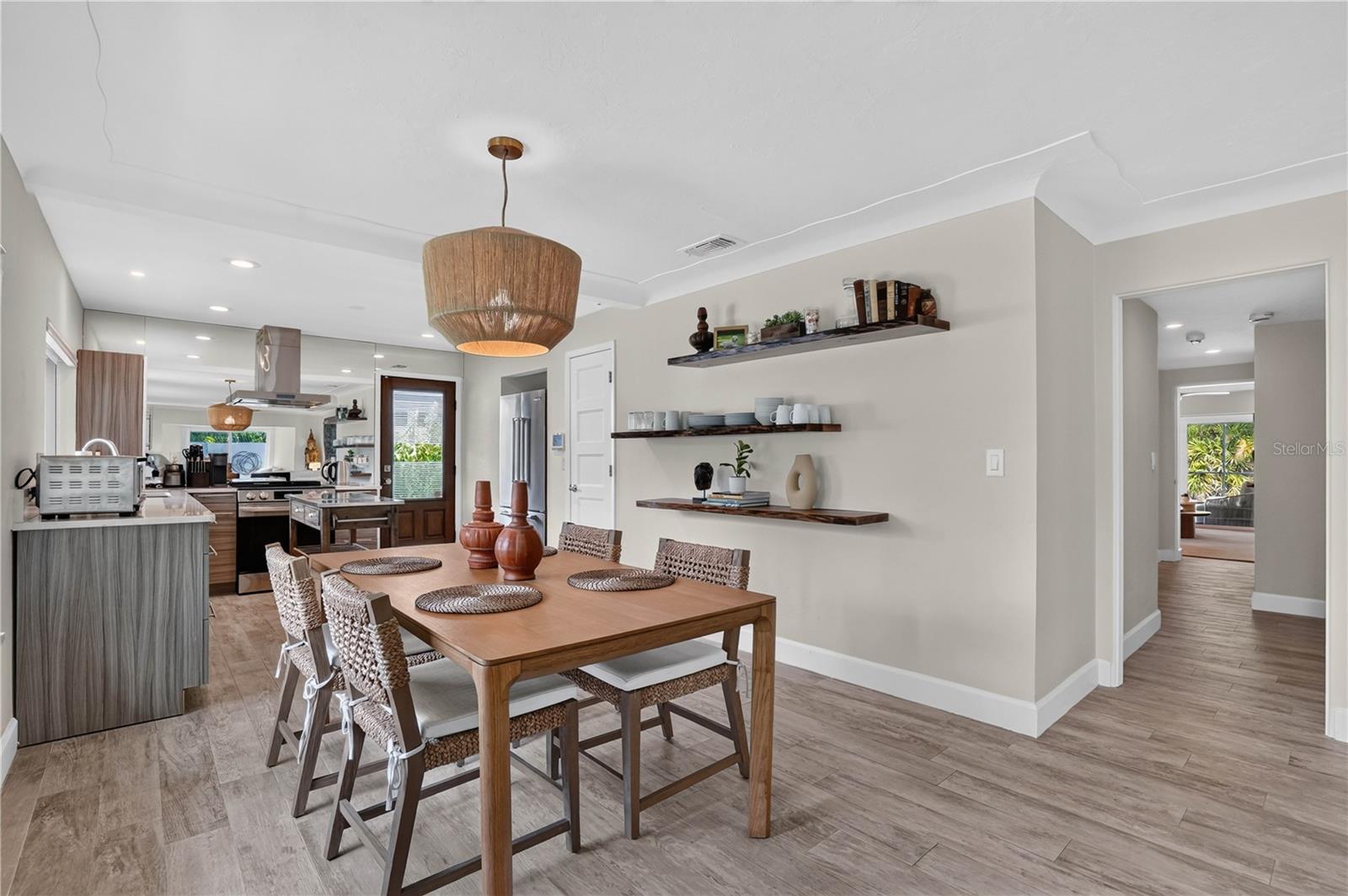 SAPPHIRE SHORES - Residential
