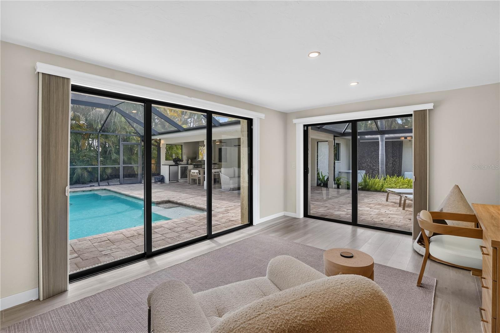 SAPPHIRE SHORES - Residential