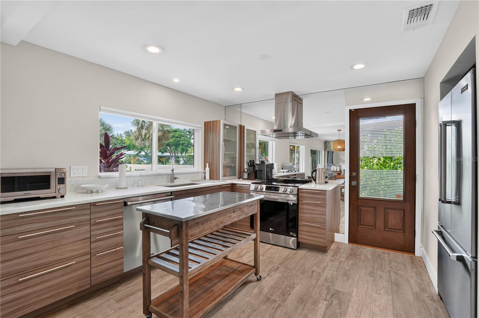 SAPPHIRE SHORES - Residential