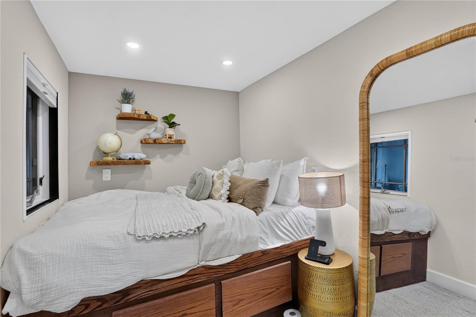 SAPPHIRE SHORES - Residential