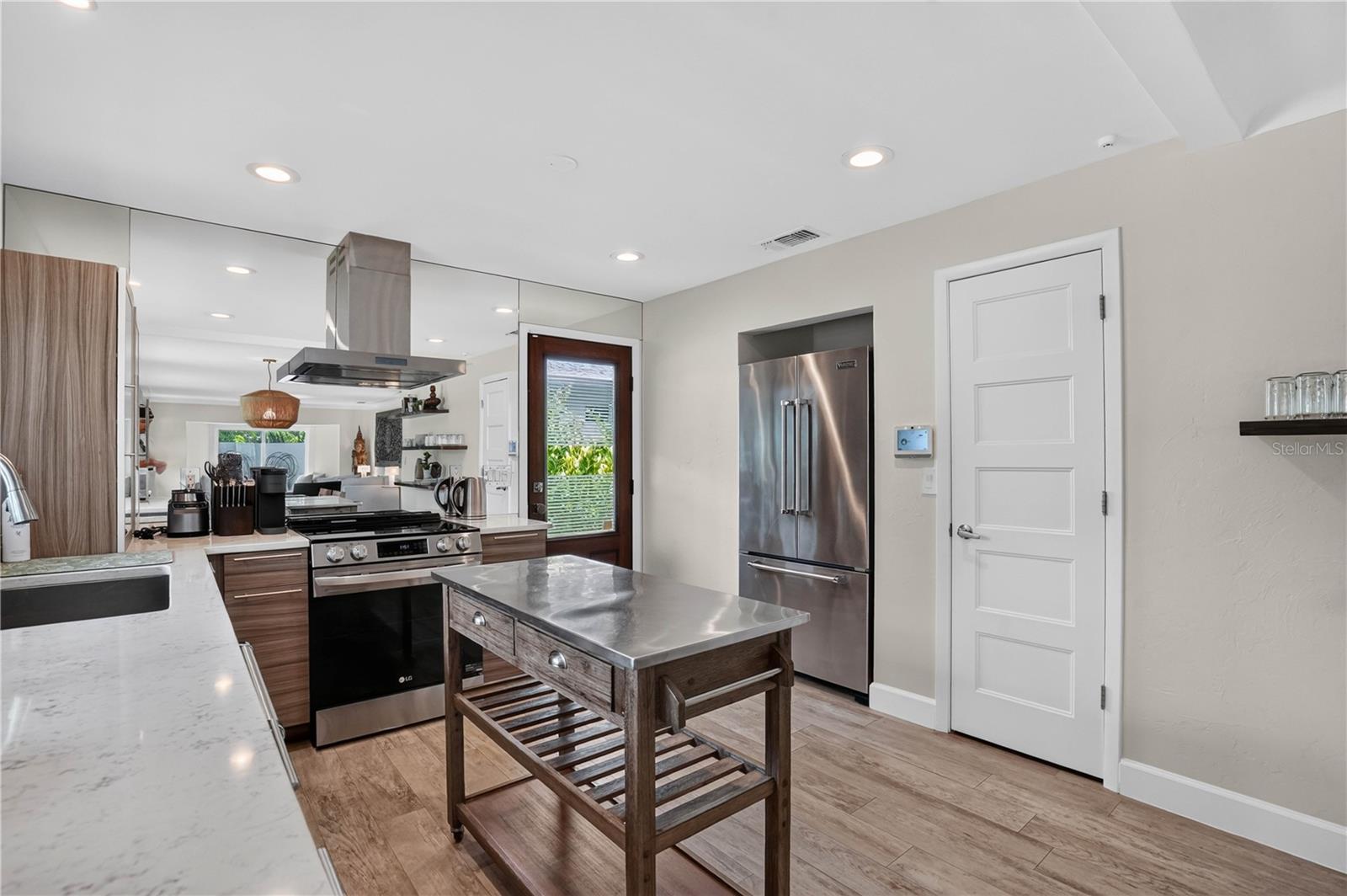 SAPPHIRE SHORES - Residential