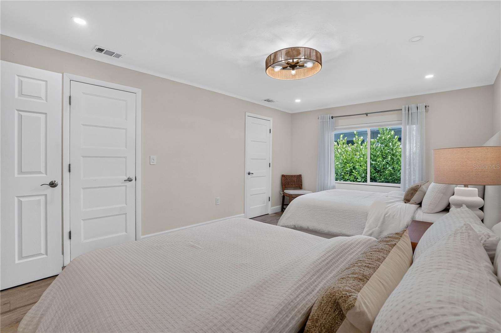 SAPPHIRE SHORES - Residential