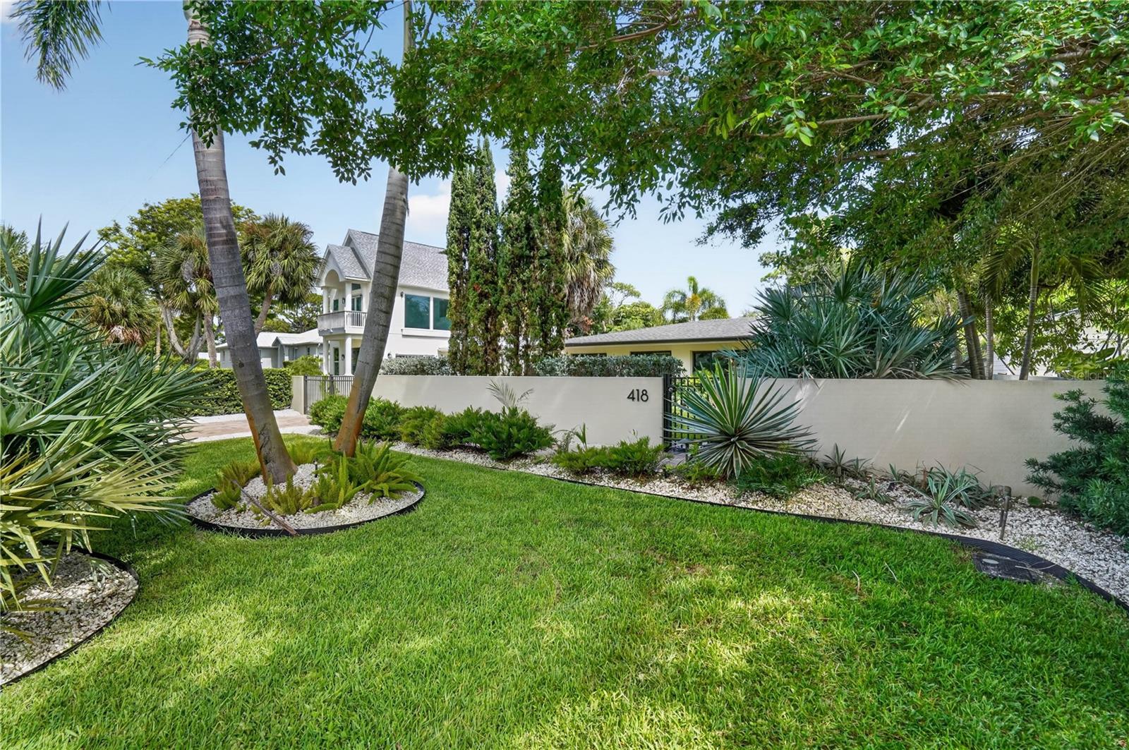 SAPPHIRE SHORES - Residential